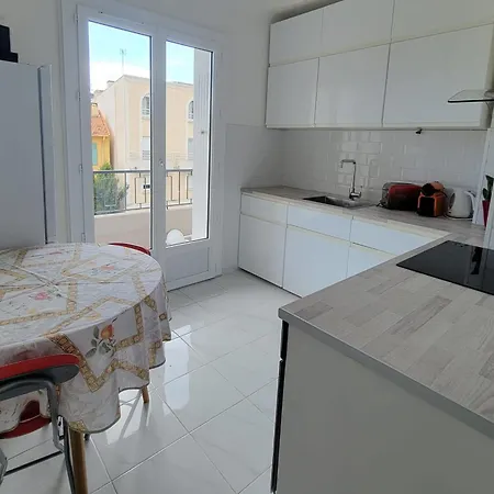 Apartment In The Heart Of Saint-raphael Saint-Raphaël